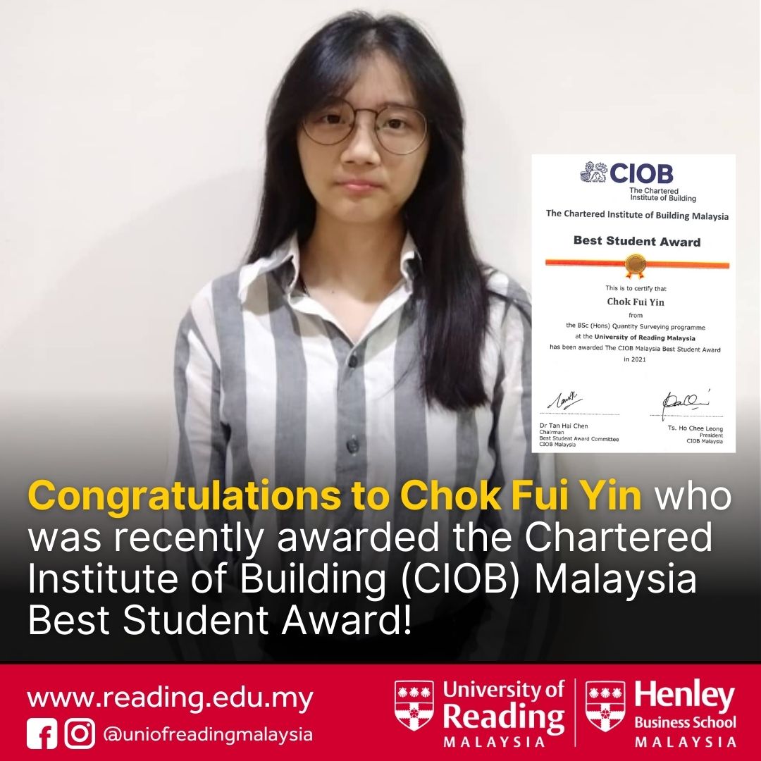 Chok Fui Yin receiving the CIOB Malaysia Best Student Award for Quantity Surveying at UoRM.	